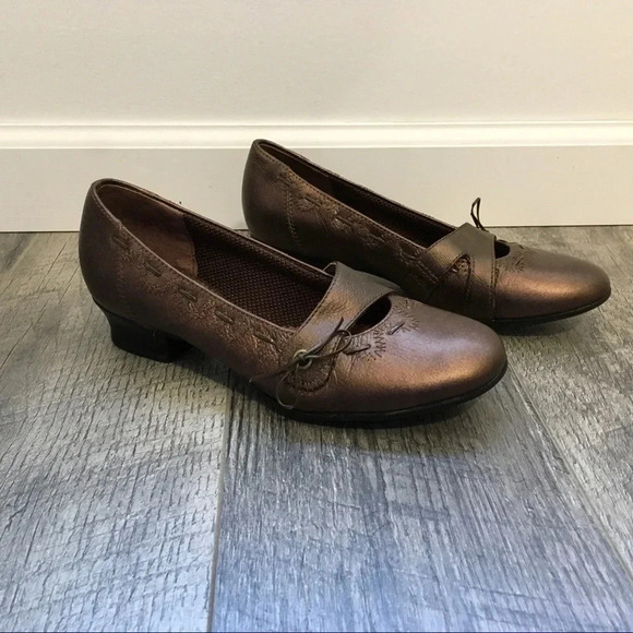 Clark’s Bronze Mary Jane Low Heel Shoe - Picture 1 of 7